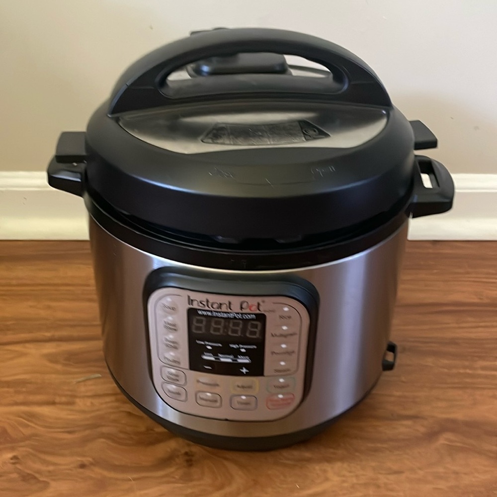 Instant Pot IP-DUO60 V2 7-in-1 Stainless Steel 6 Quart Electric Pressure Cooker